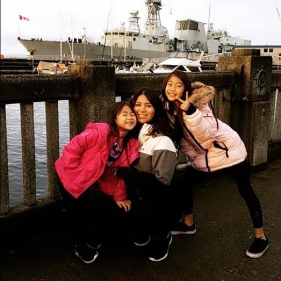 Meet your Posher, Erica - Picture 3 of 5